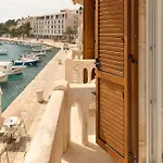 Mama Marija * Hvar Town