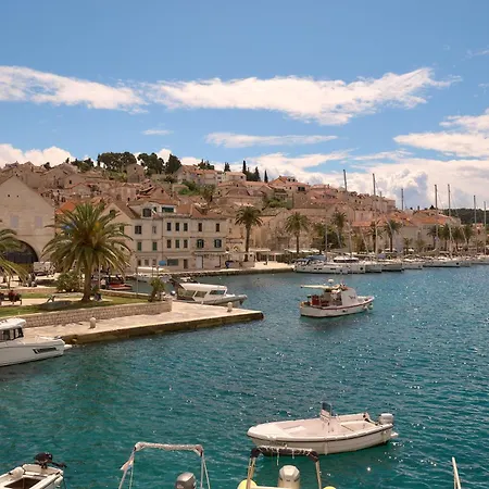 Mama Marija * Hvar Town