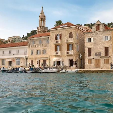 Mama Marija * Hvar Town