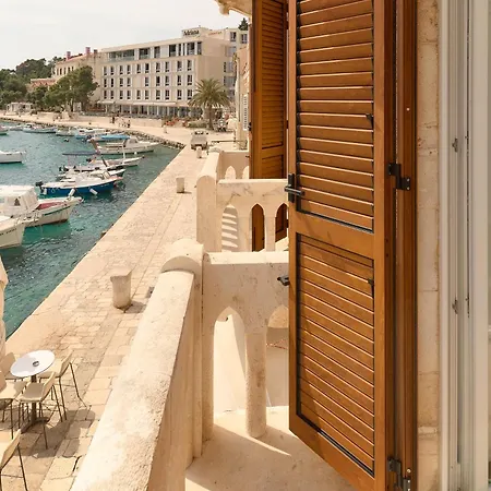 Mama Marija * Hvar Town