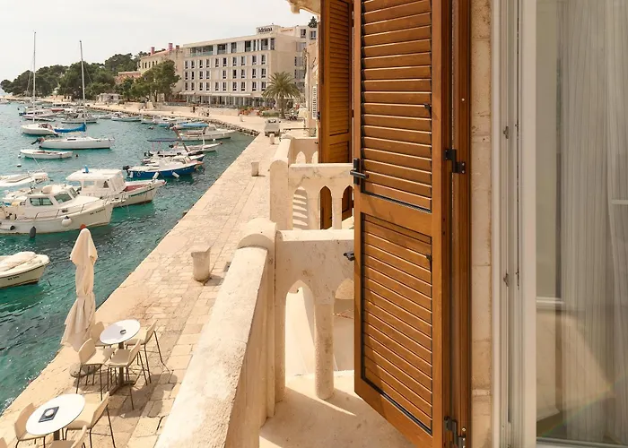 Mama Marija * Hvar Town